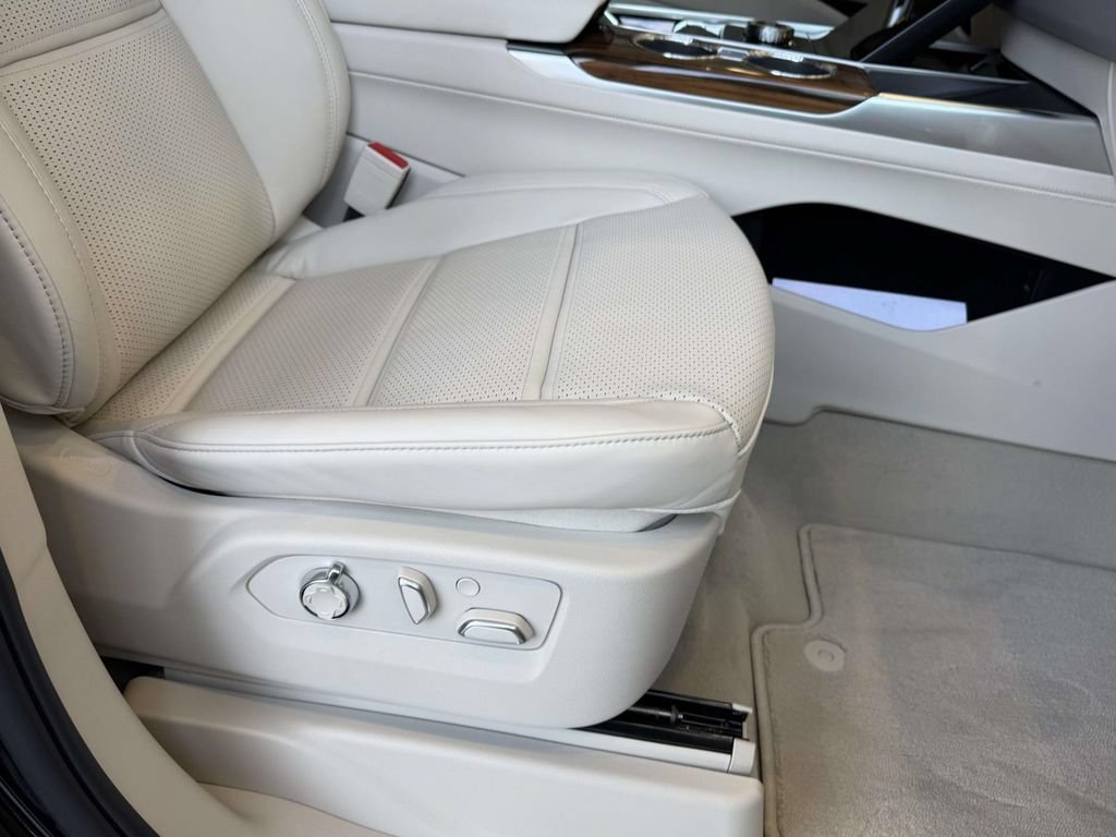 New 2026 Cadillac Escalade Platinum Luxury AWD/4WD image 9