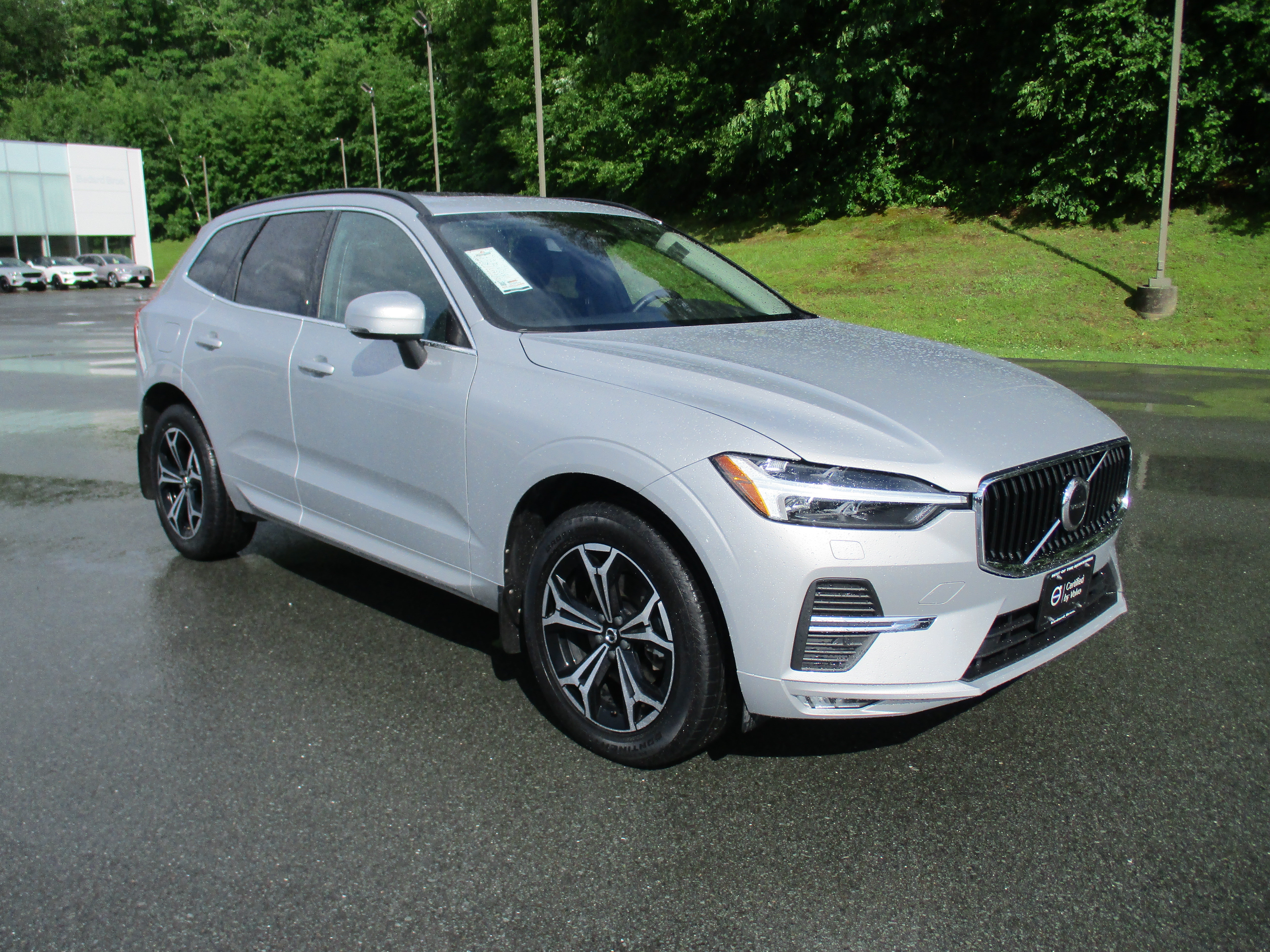 Certified 2022 Volvo XC60 B5 Momentum w/ Climate Package AWD/4WD image 3