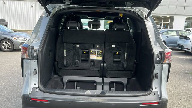 Certified 2024 Toyota Sienna XLE Woodland Edition image 24