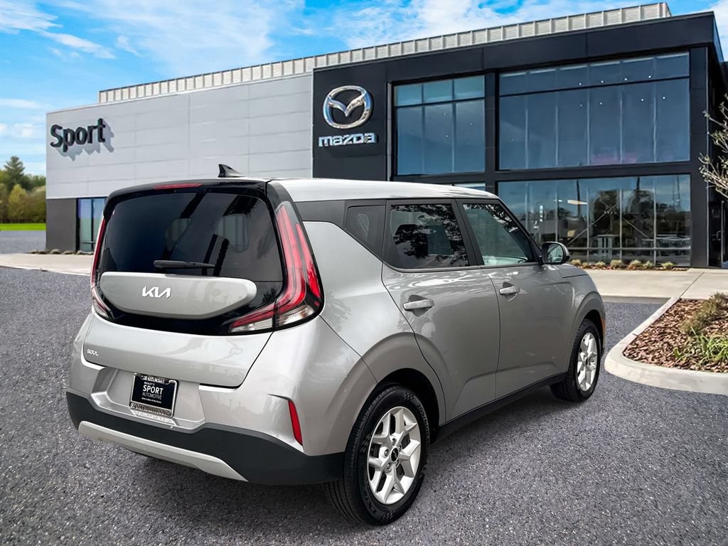 Used 2023 Kia Soul LX w/ Option Group 015 FWD image 3