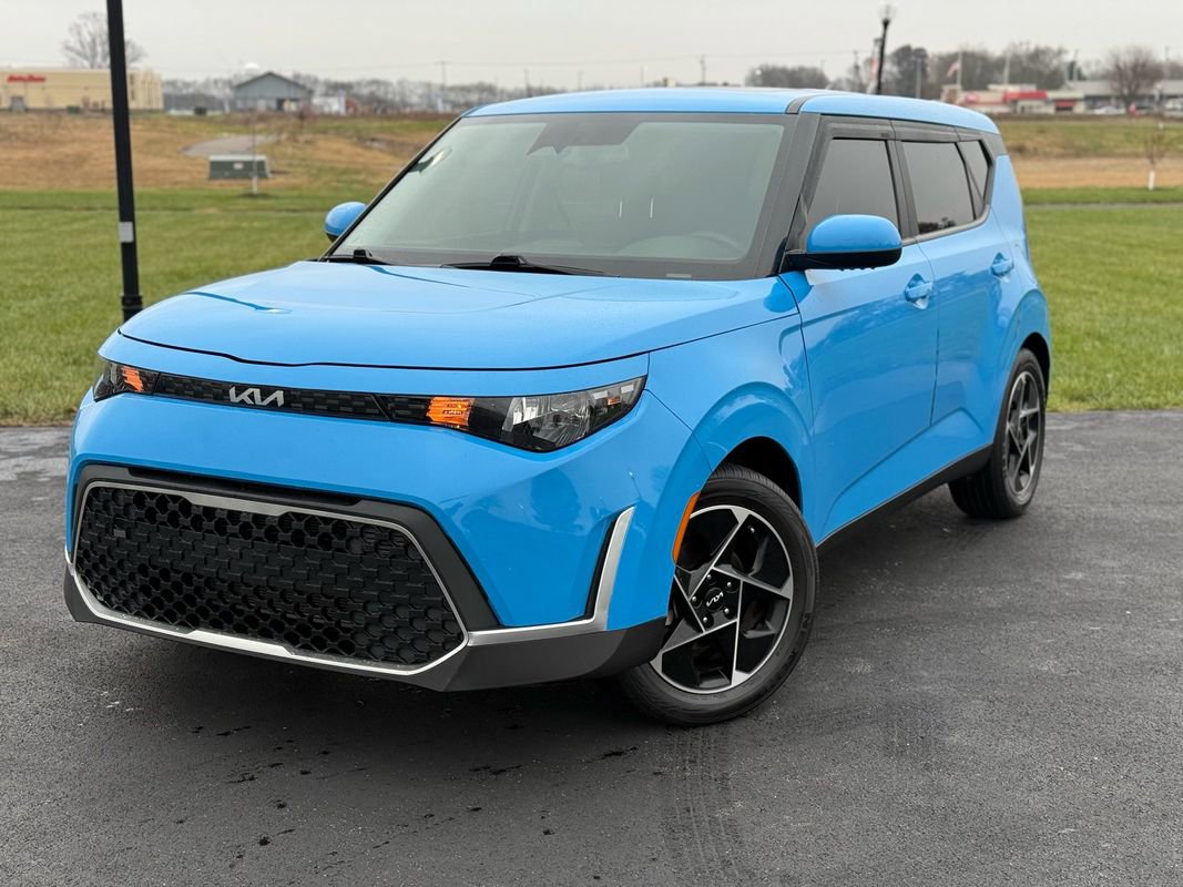 Used 2023 Kia Soul EX image 1