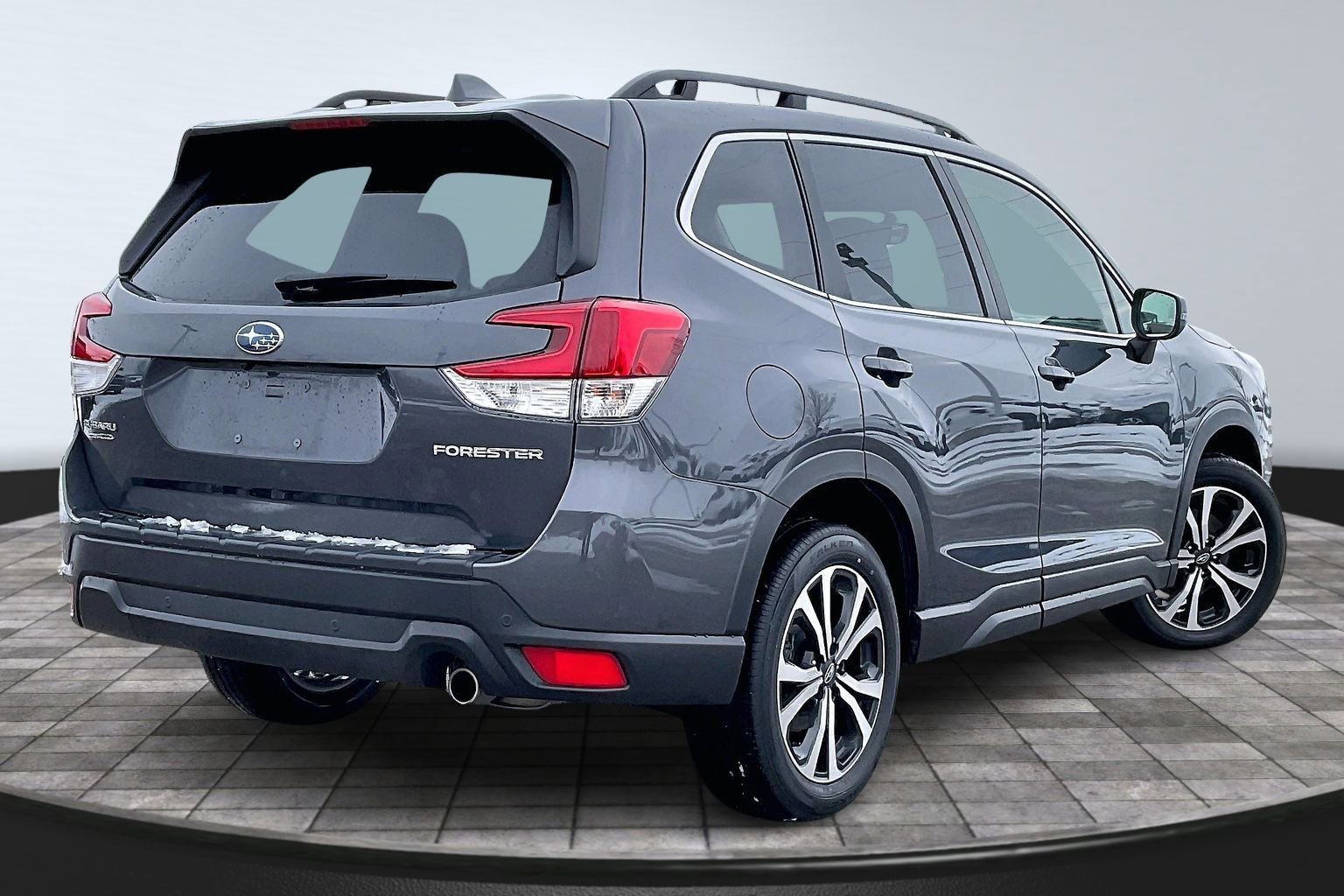 Used 2023 Subaru Forester Limited image 2