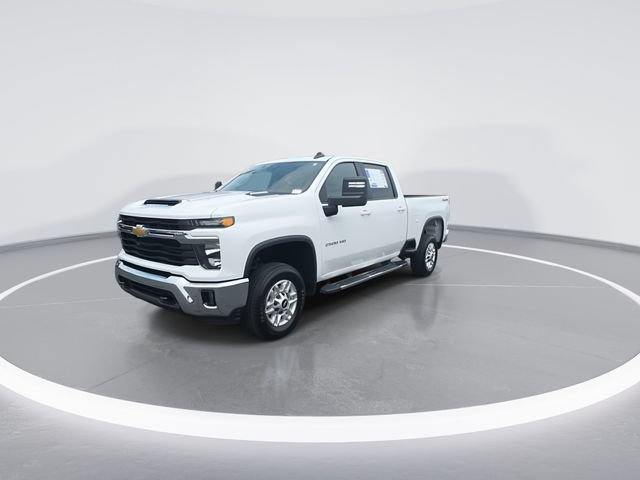 Used 2025 Chevrolet Silverado 2500 LT w/ Convenience Package AWD/4WD image 4