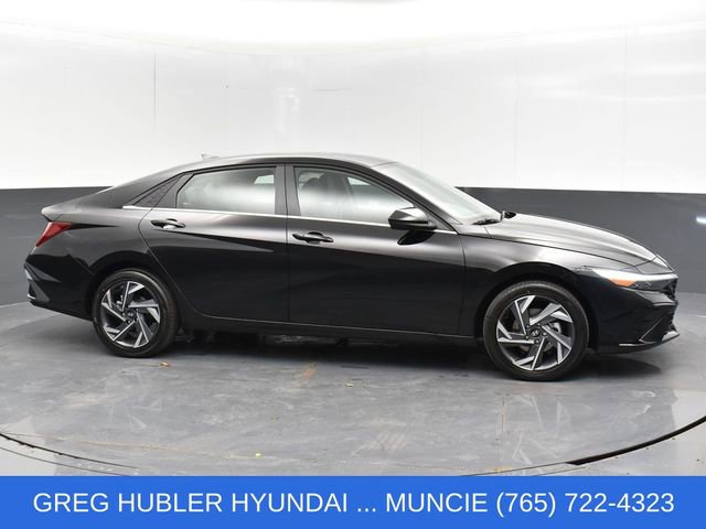 Used 2025 Hyundai Elantra SEL FWD image 4