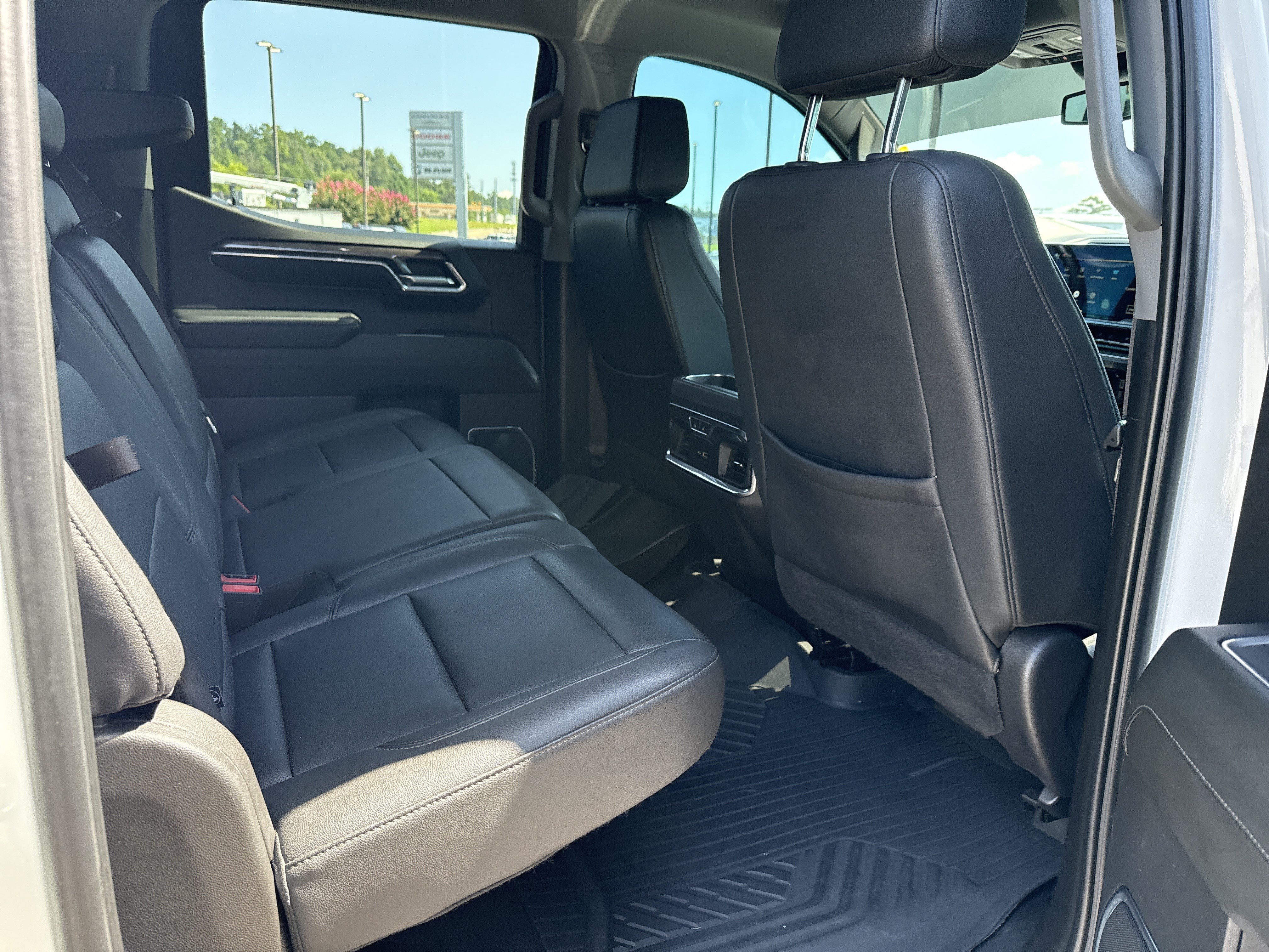 Used 2024 Chevrolet Silverado 1500 LTZ AWD/4WD image 15