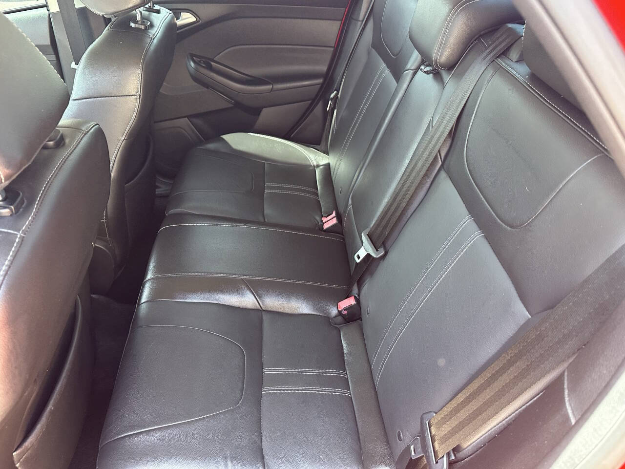 Used 2014 Ford Focus SE w/ Equipment Group 201A FWD image 12