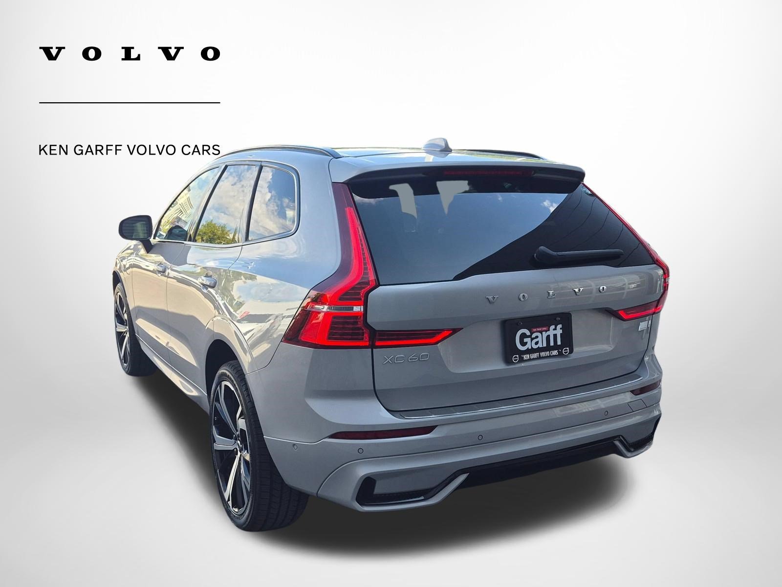 Used 2022 Volvo XC60 T8 R-Design w/ Advanced Package AWD/4WD image 5