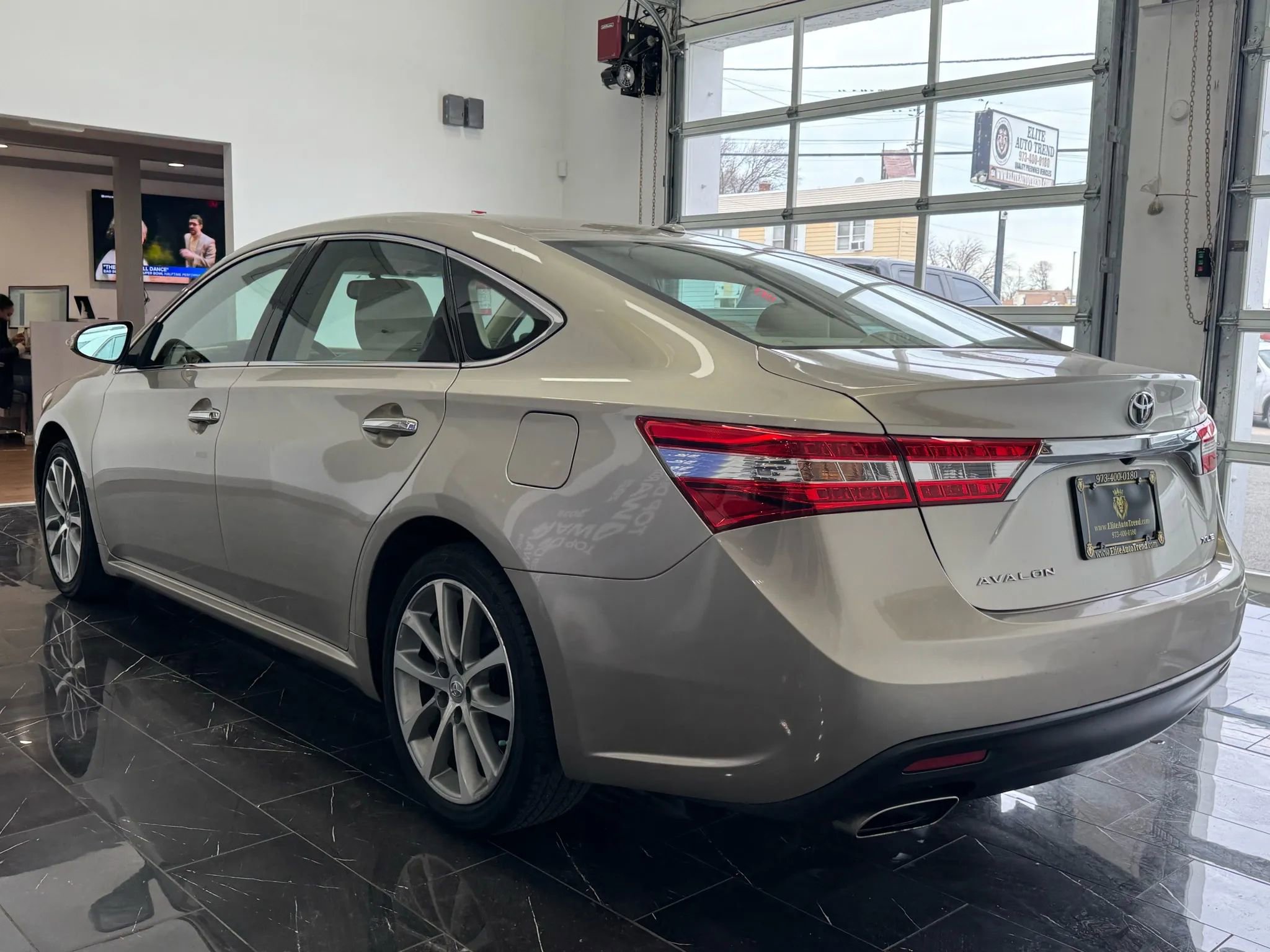 Used 2015 Toyota Avalon XLE image 4