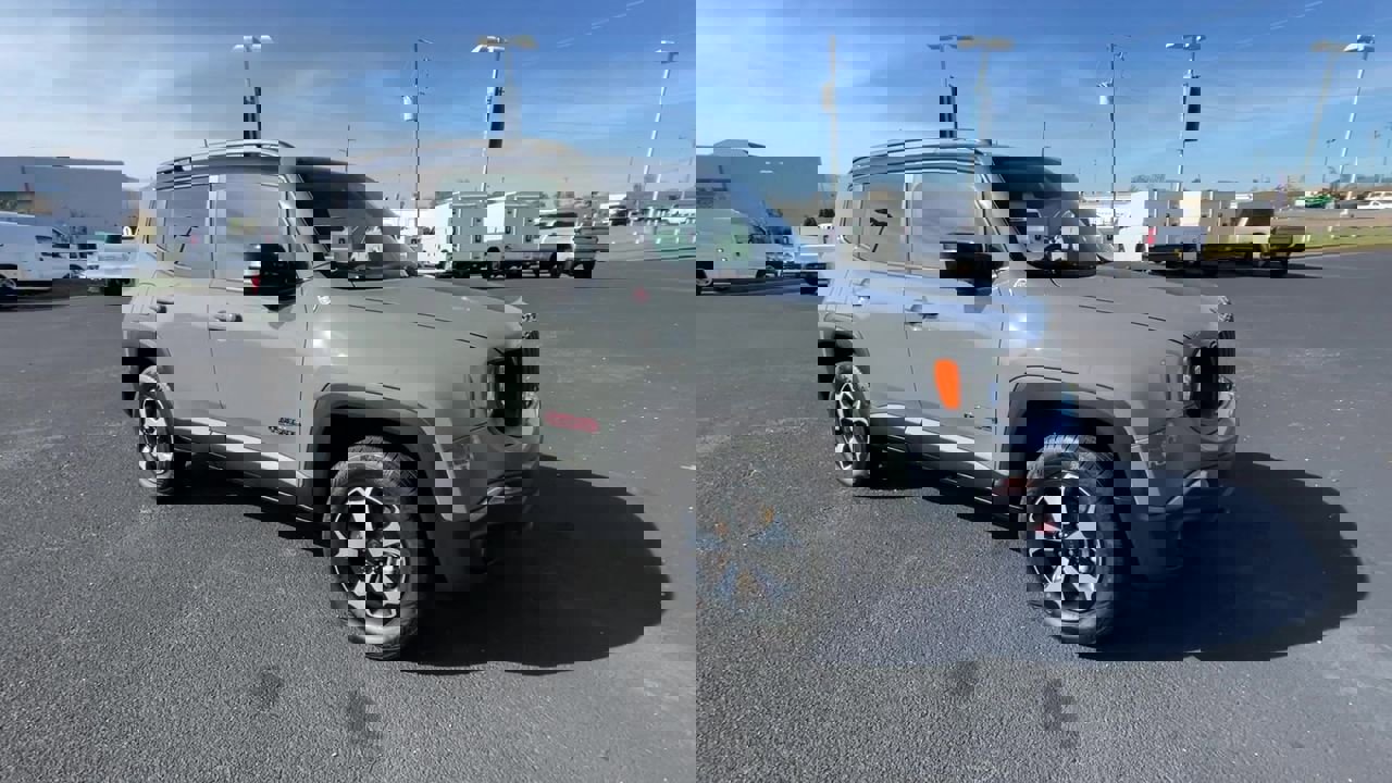 Used 2022 Jeep Renegade Trailhawk image 2