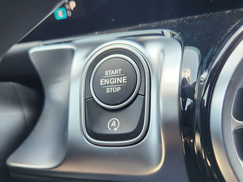 New 2025 Mercedes-Benz GLB 250 4MATIC image 21