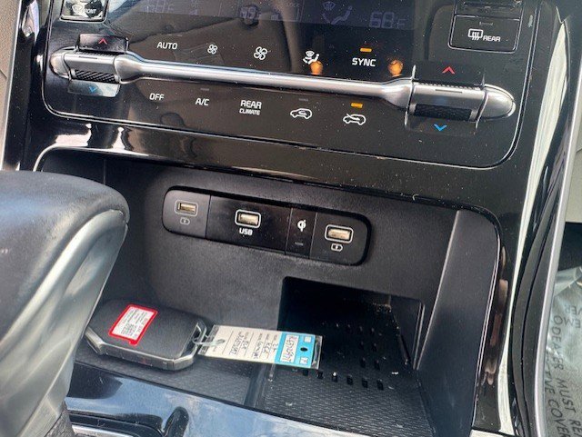Used 2024 Kia Carnival EX FWD image 21