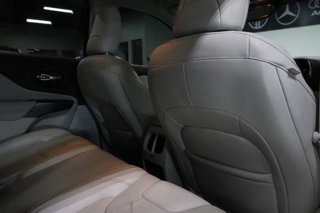 Used 2019 Jeep Cherokee Limited FWD image 23