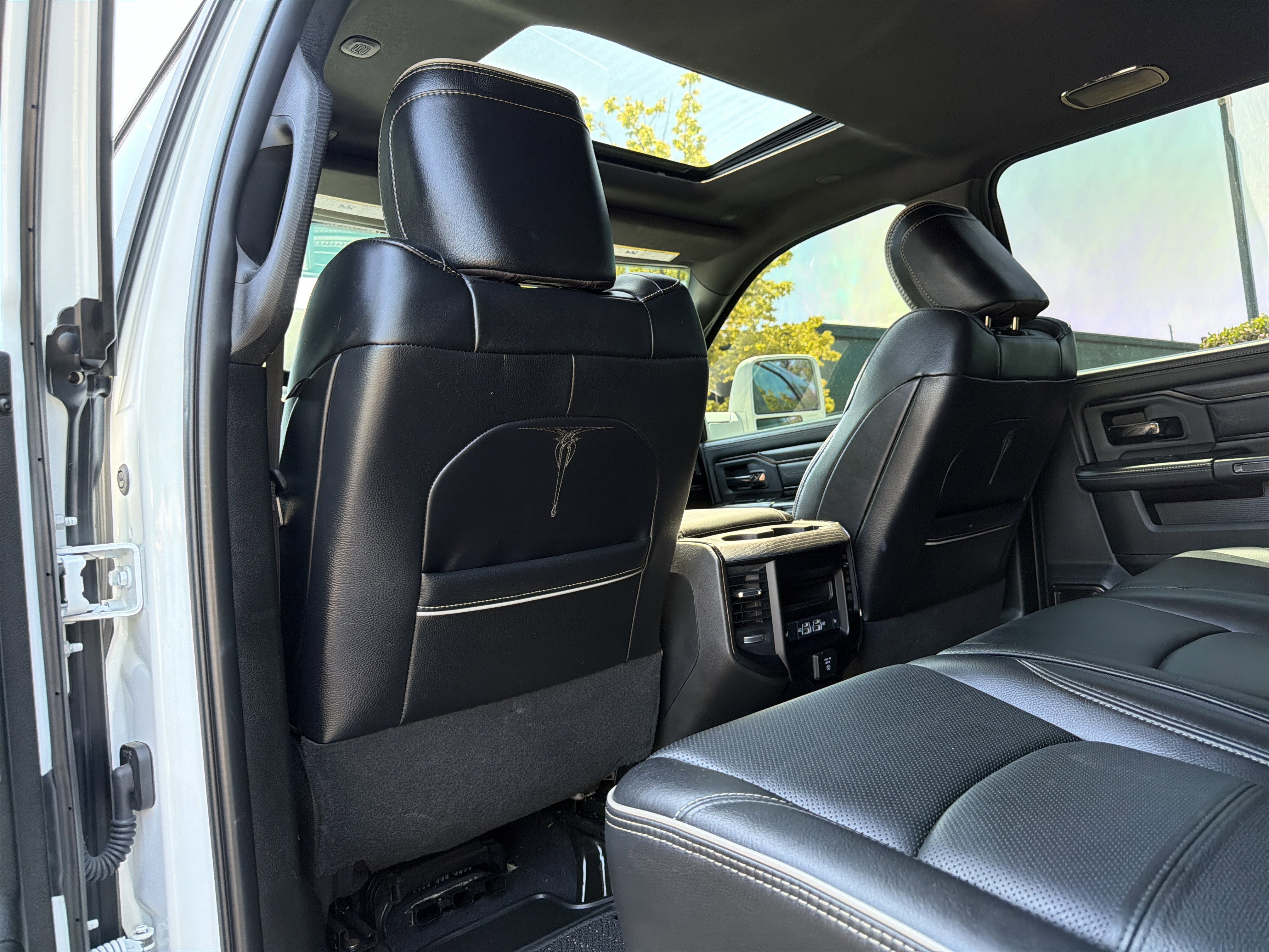 Used 2024 RAM 3500 Limited AWD/4WD image 23
