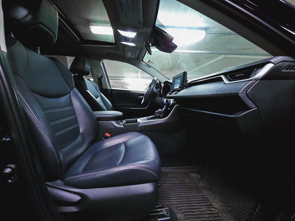 Used 2022 Toyota RAV4 XLE Premium image 36