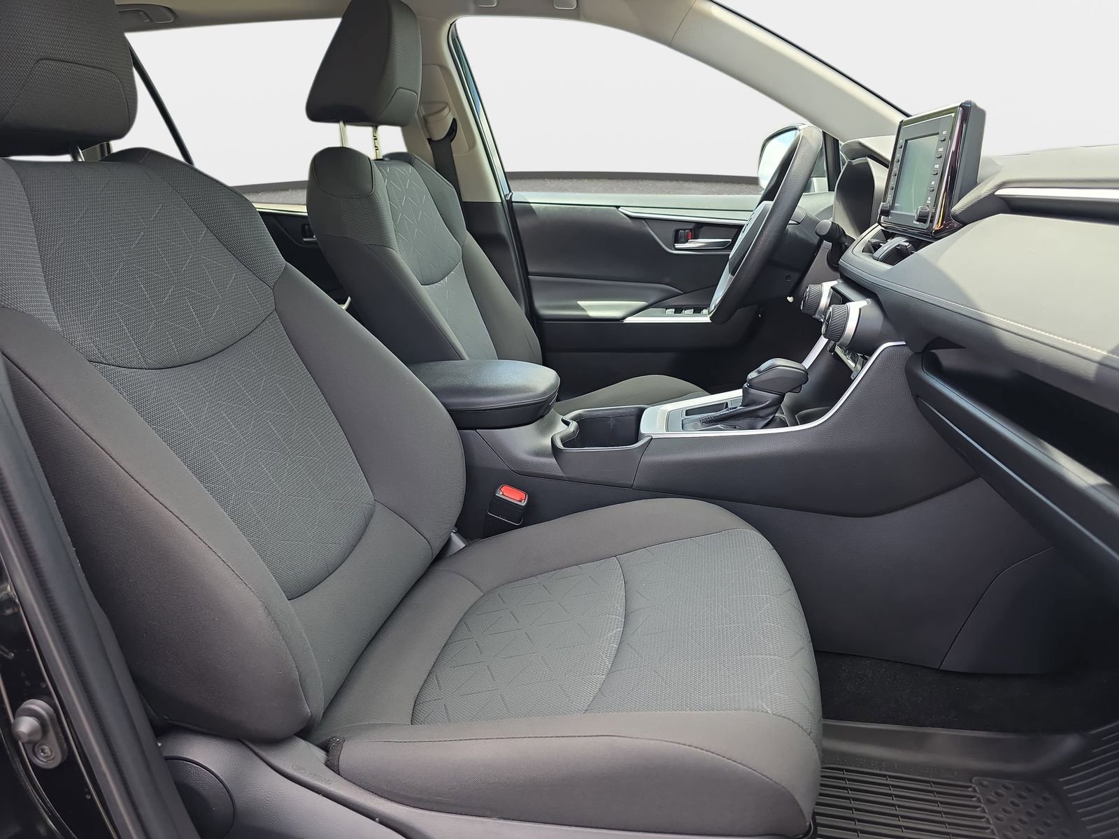 Used 2022 Toyota RAV4 XLE w/ Convenience Package FWD image 10