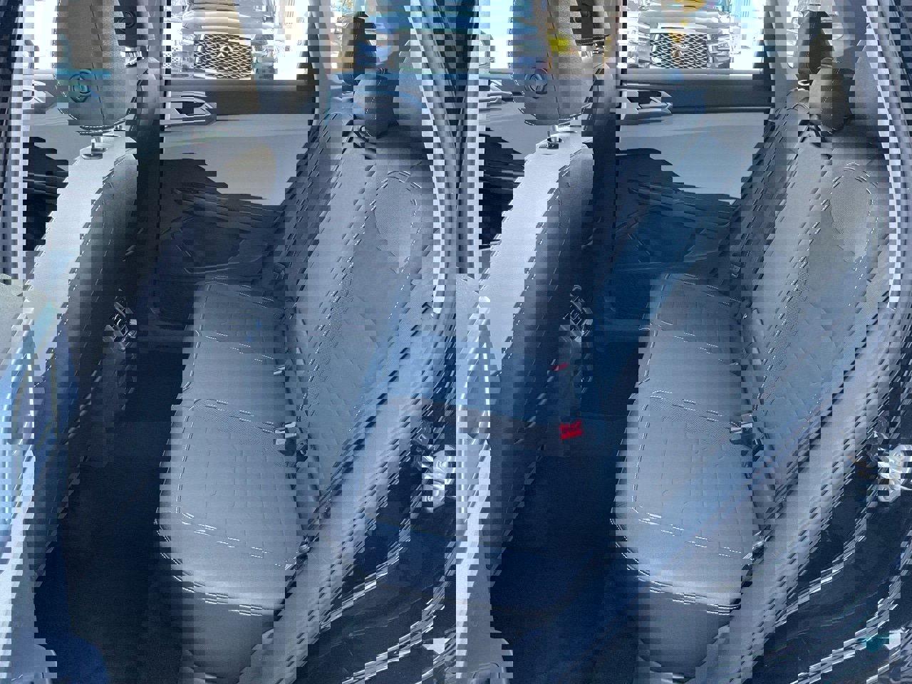 Used 2025 Volkswagen Taos SE image 15