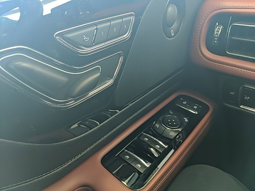 Used 2025 Lincoln Aviator Reserve w/ Illumination Package image 28