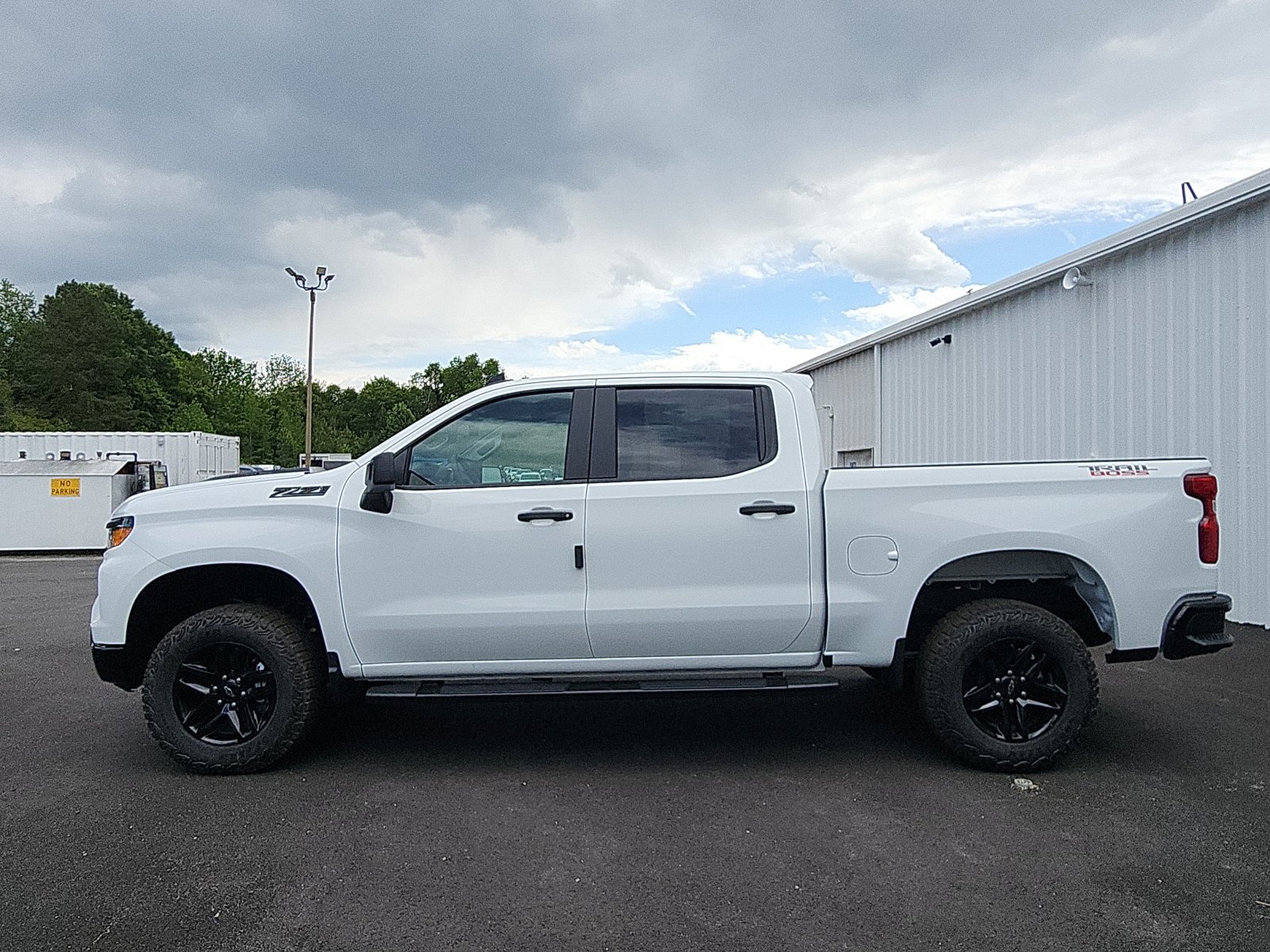 New 2026 Chevrolet Silverado 1500 Custom Trail Boss w/ LPO, Dark Essentials Package AWD/4WD image 2
