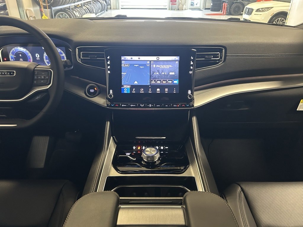 New 2025 Jeep Wagoneer L Series II image 10