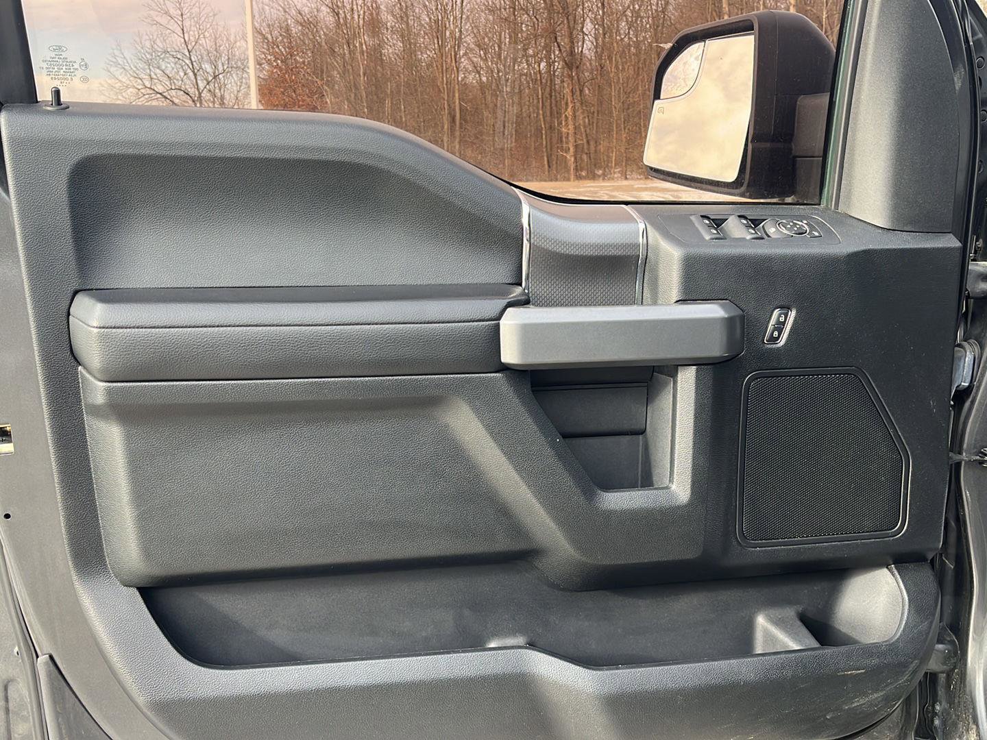 Used 2016 Ford F150 XLT w/ Equipment Group 302A Luxury image 9