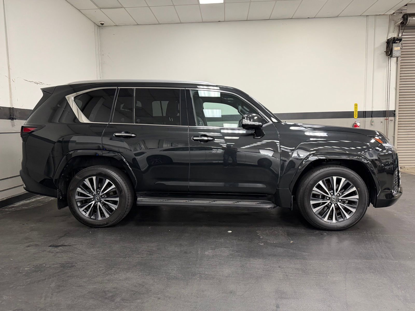 Used 2024 Lexus LX 600 4WD w/ Interior Upgrade Package image 5