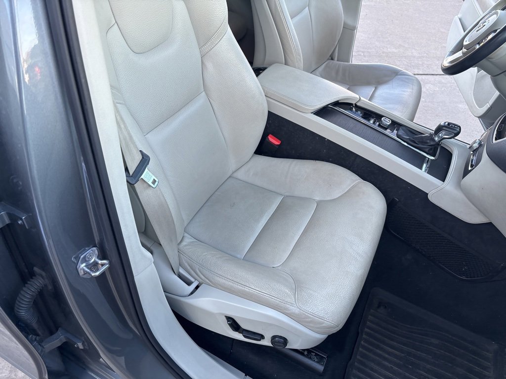 Used 2020 Volvo XC90 T6 Momentum w/ Protection Package Premier image 46
