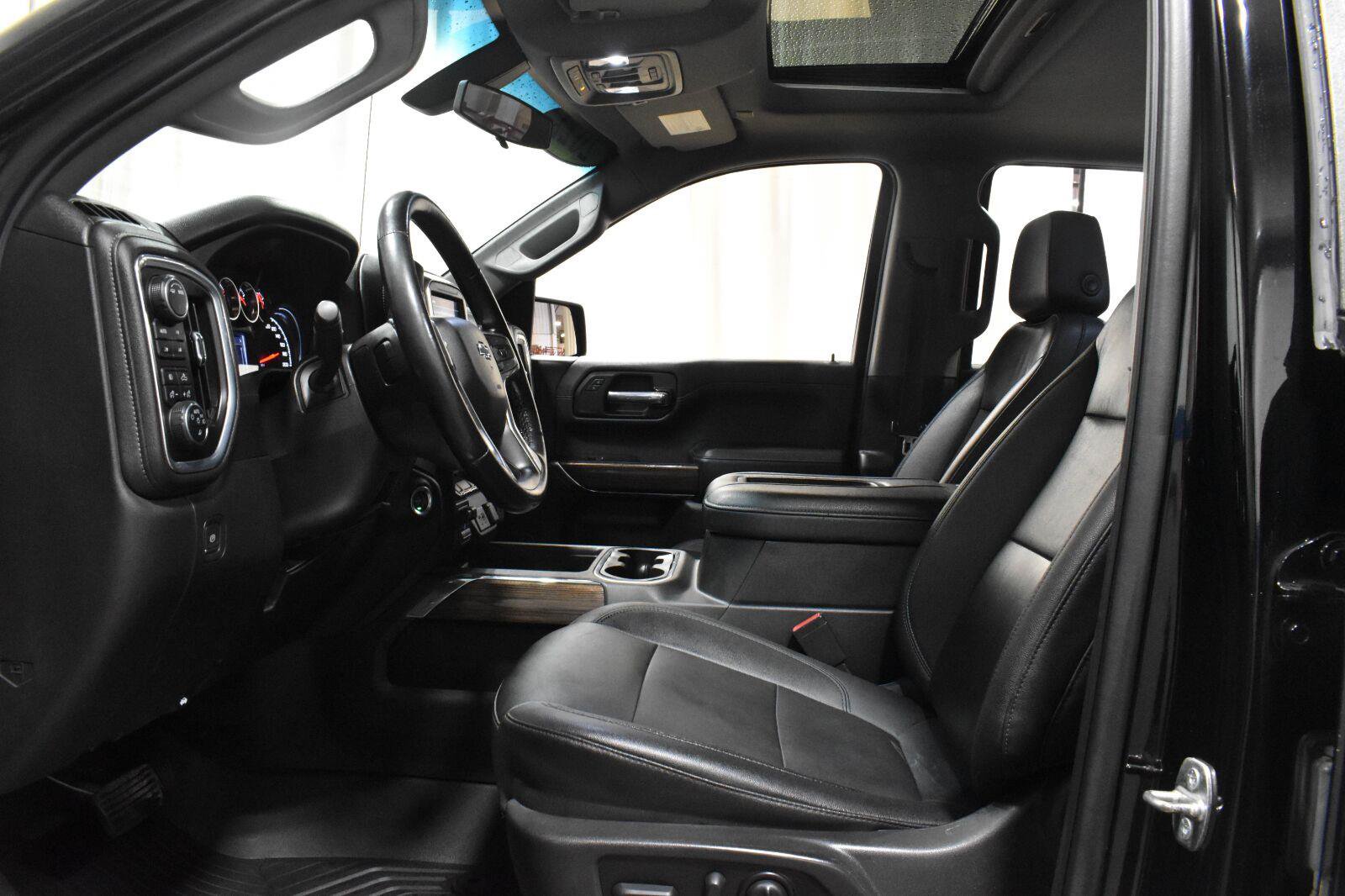 Used 2022 Chevrolet Silverado 1500 LT Trail Boss w/ LT Trail Boss Premium Package AWD/4WD image 3