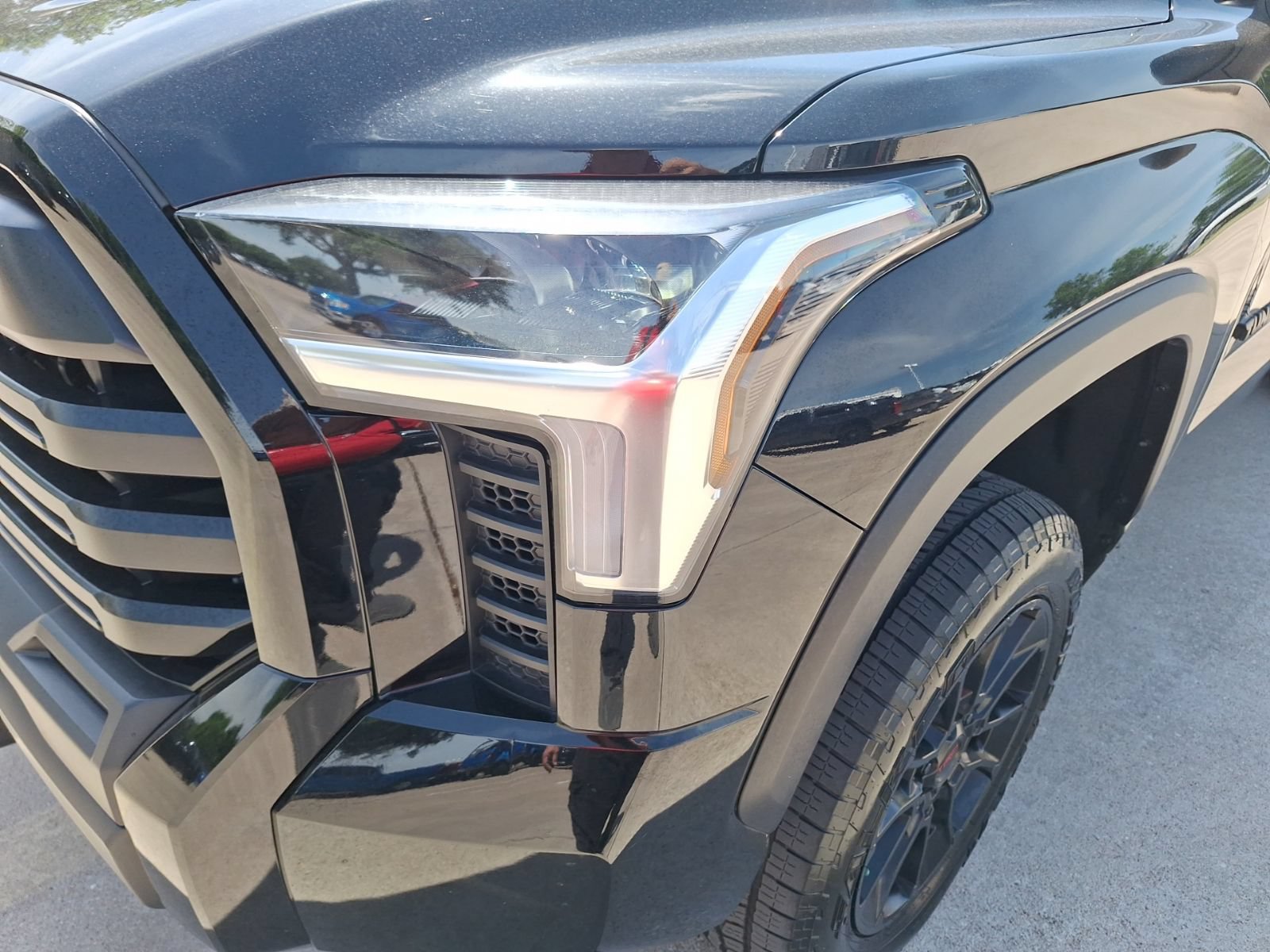 Used 2025 Toyota Tundra SR5 AWD/4WD image 10