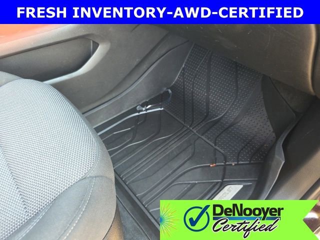 Used 2022 Chevrolet Traverse LT w/ LPO, Floor Liner Package image 21