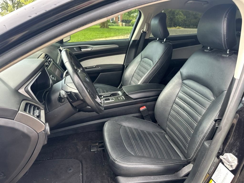 Used 2019 Ford Fusion SE w/ Equipment Group 151A FWD image 12