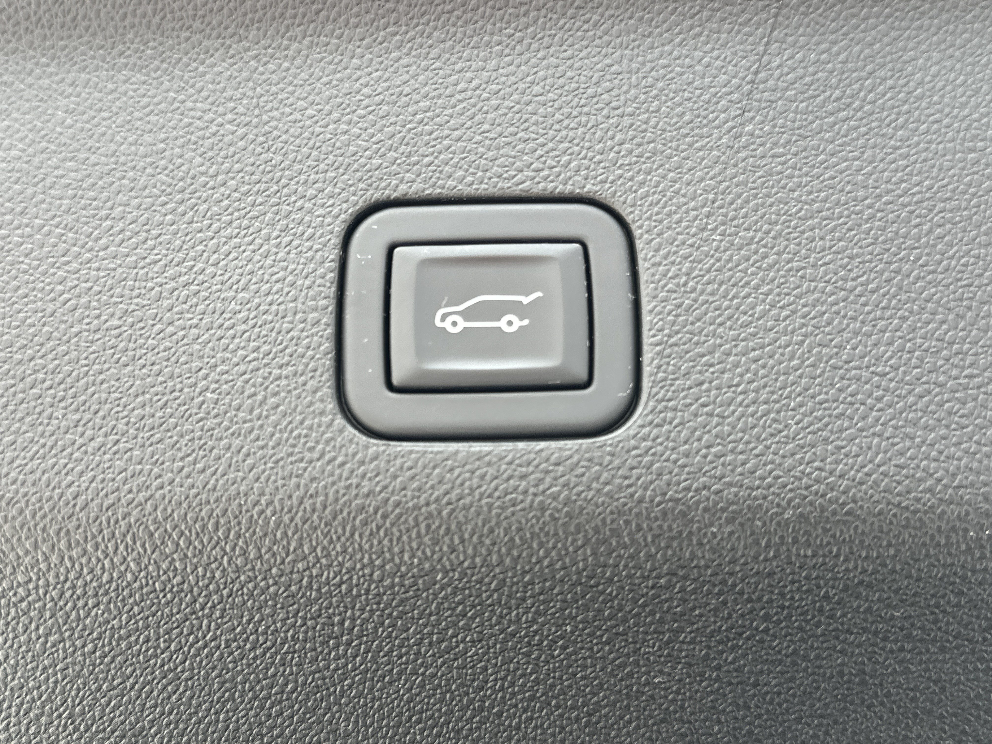 Used 2023 Chevrolet Tahoe Z71 w/ Luxury Package AWD/4WD image 15
