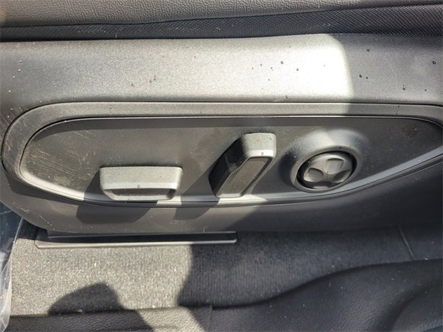 New 2025 Jeep Grand Cherokee Altitude image 5