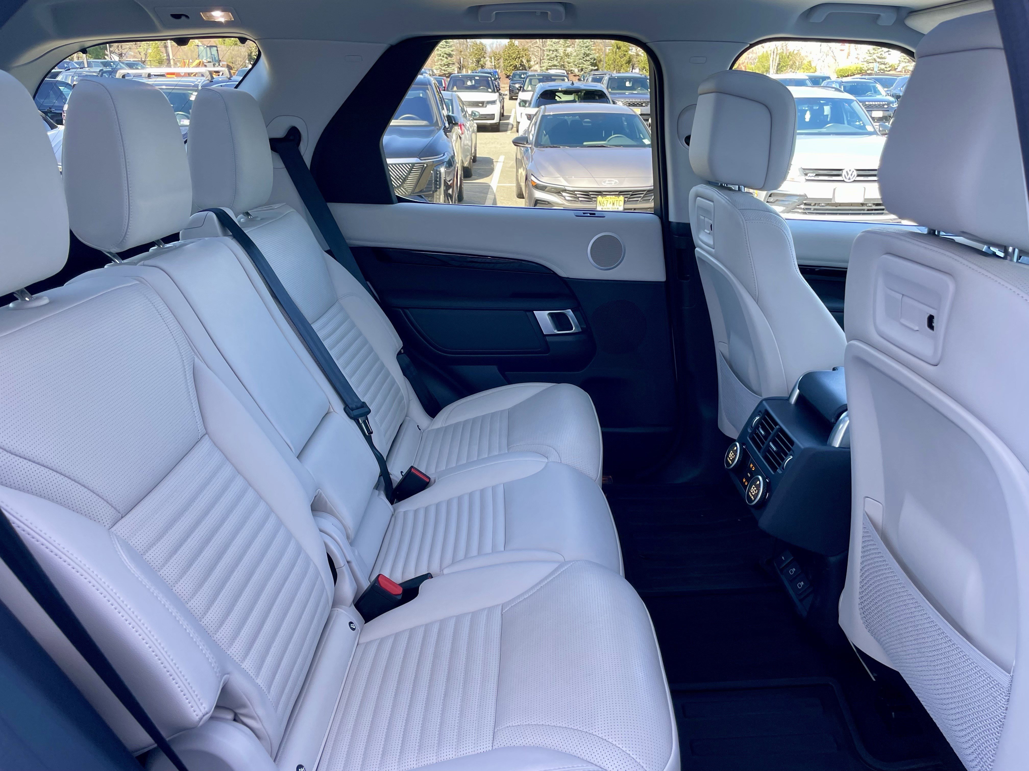 Certified 2024 Land Rover Discovery S image 31