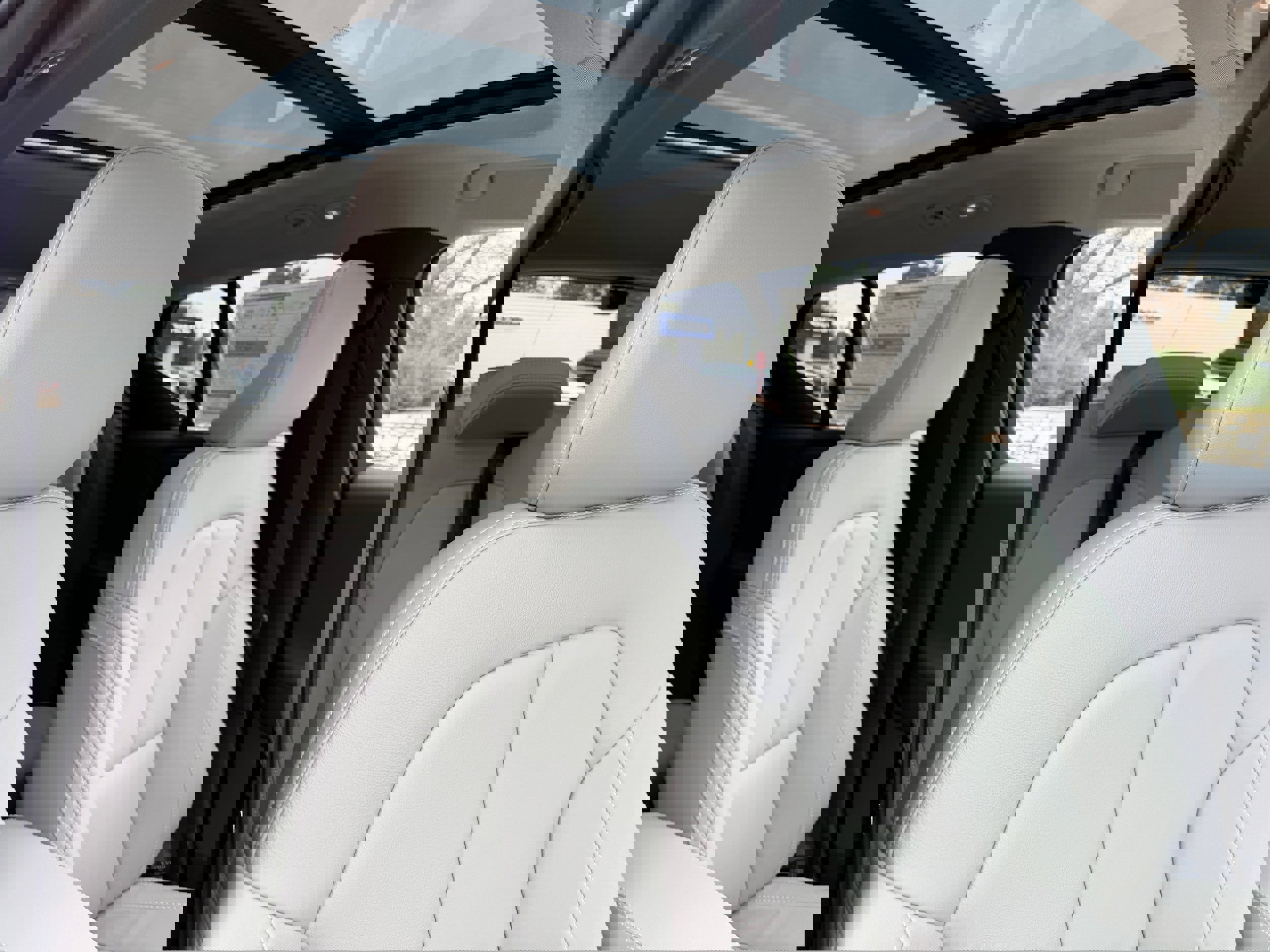 New 2026 Volvo XC40 B4 Plus w/ Protection Package Premier FWD image 9