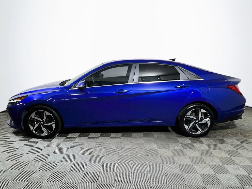 Used 2021 Hyundai Elantra SEL w/ Convenience + Premium Package FWD image 4