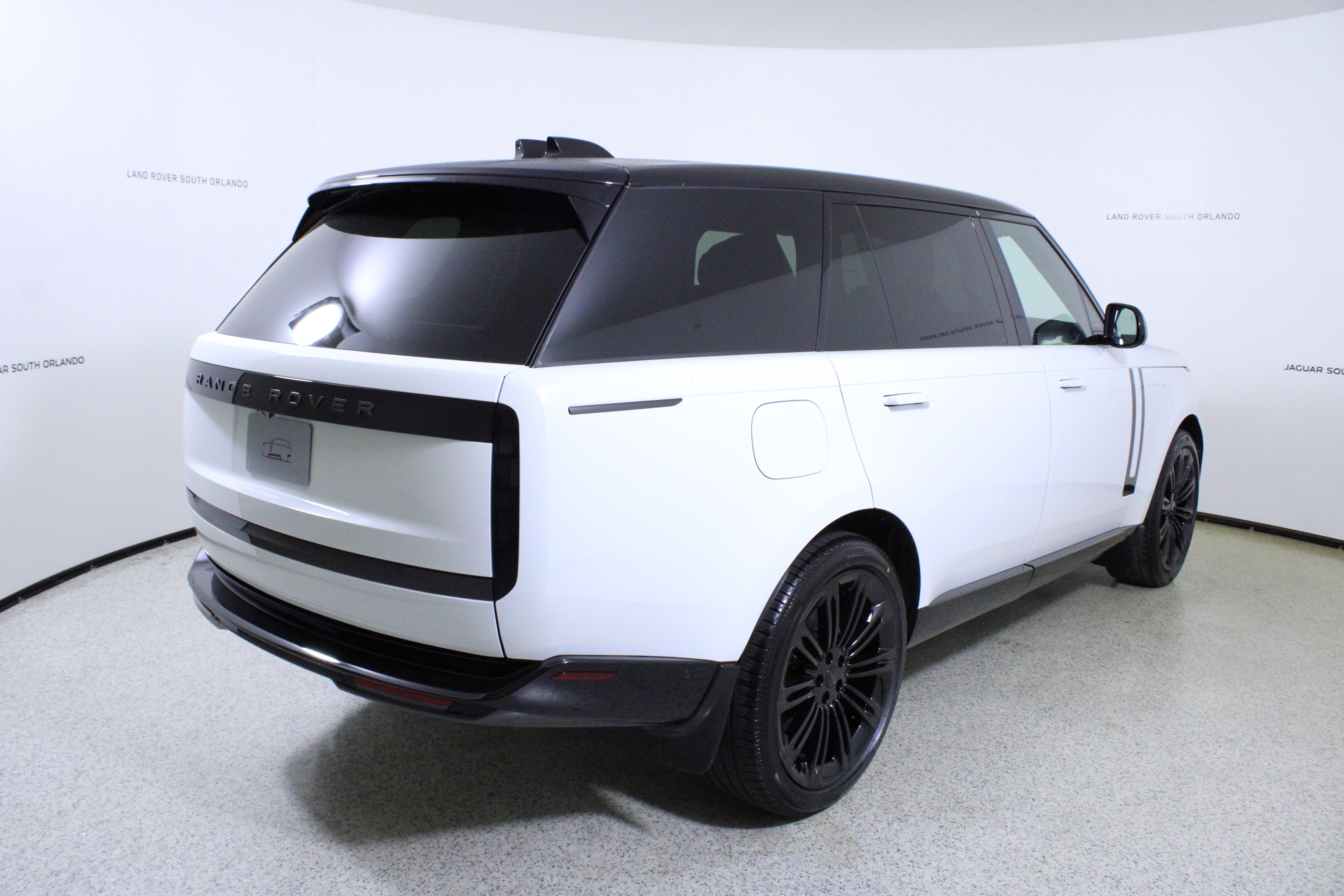 New 2026 Land Rover Range Rover Long Wheelbase SE image 7