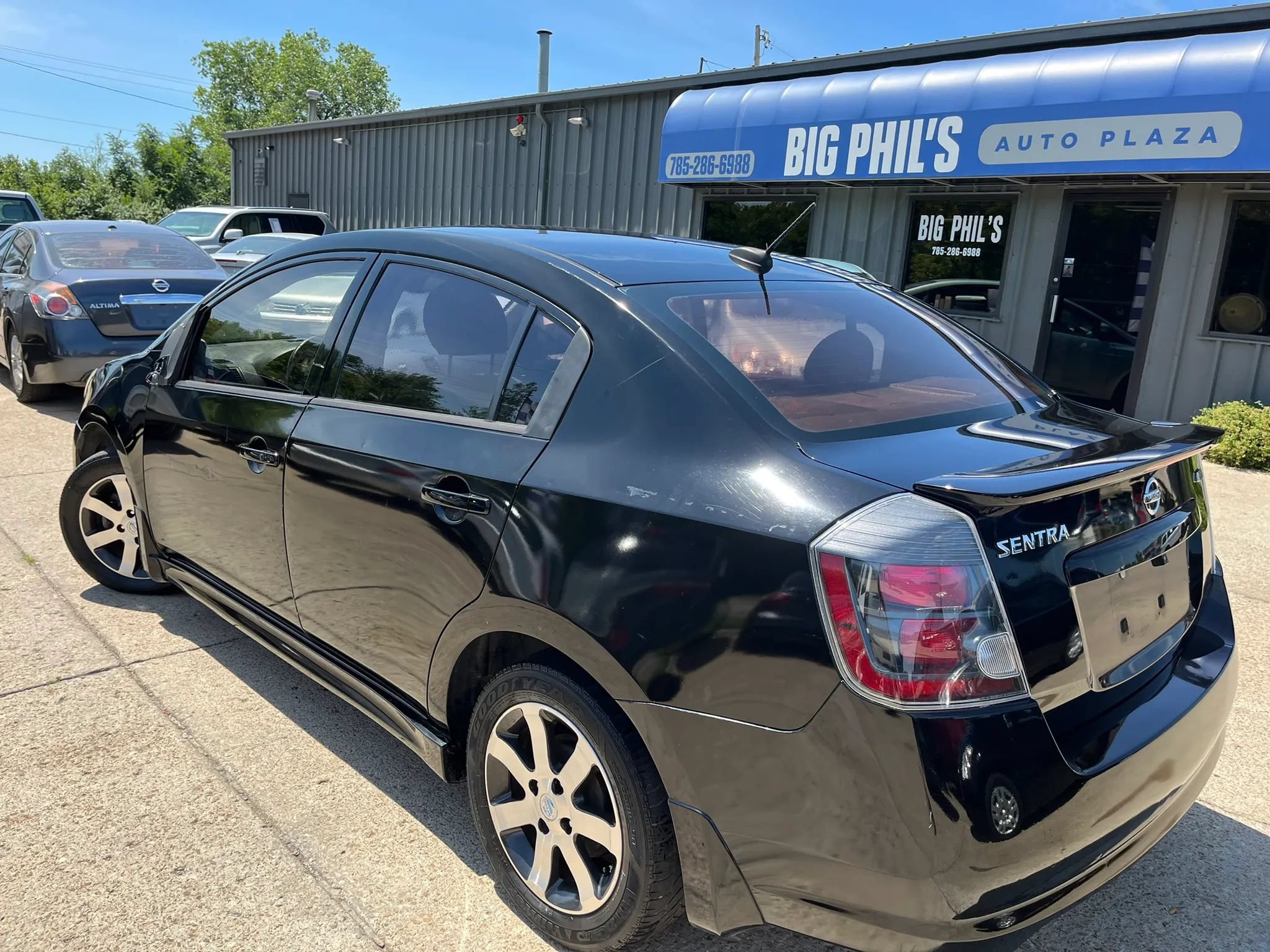 Used 2011 Nissan Sentra 2.0 SR w/ Special Edition Pkg FWD image 8