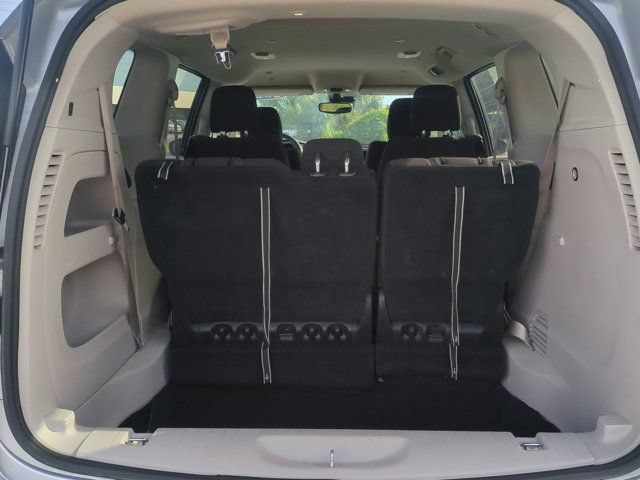 Used 2023 Chrysler Voyager LX FWD image 12