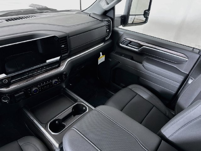 New 2026 Chevrolet Silverado 2500 LTZ w/ LTZ Convenience Package AWD/4WD image 25