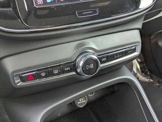 Used 2023 Volvo XC40 Recharge Plus image 20