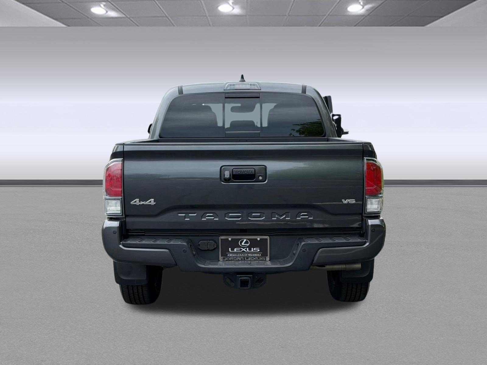 Used 2021 Toyota Tacoma Limited AWD/4WD image 9