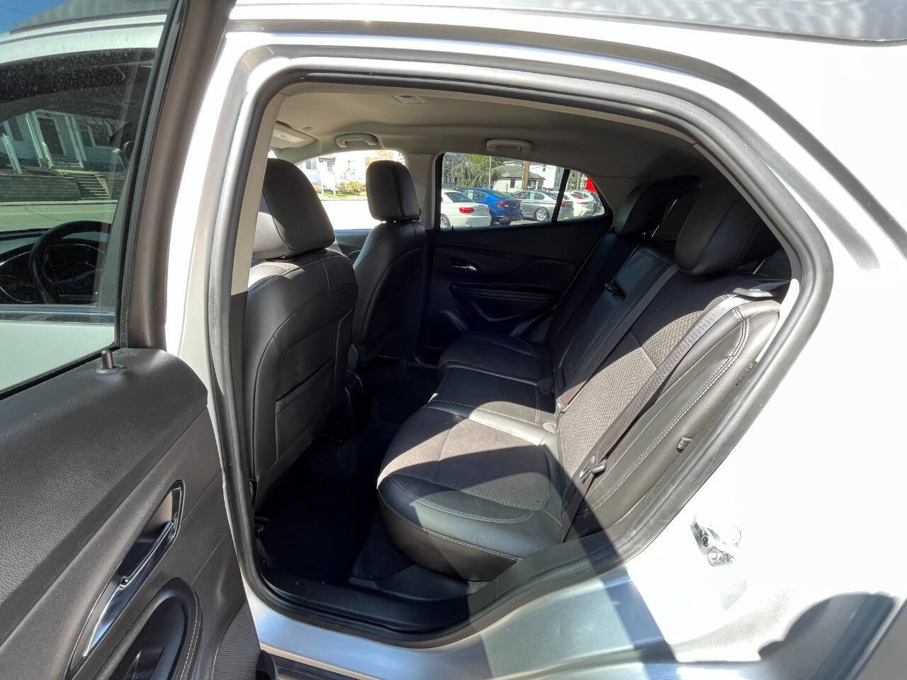 Used 2018 Buick Encore Preferred image 27