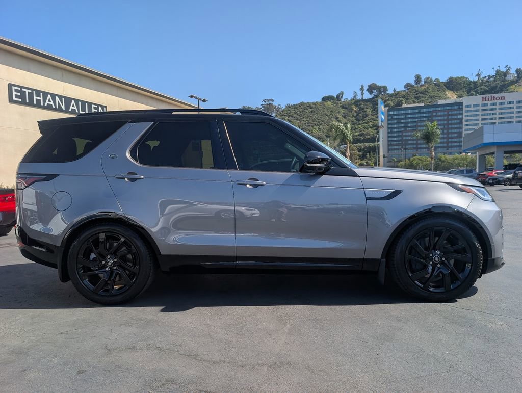 Used 2025 Land Rover Discovery Dynamic SE AWD/4WD image 13