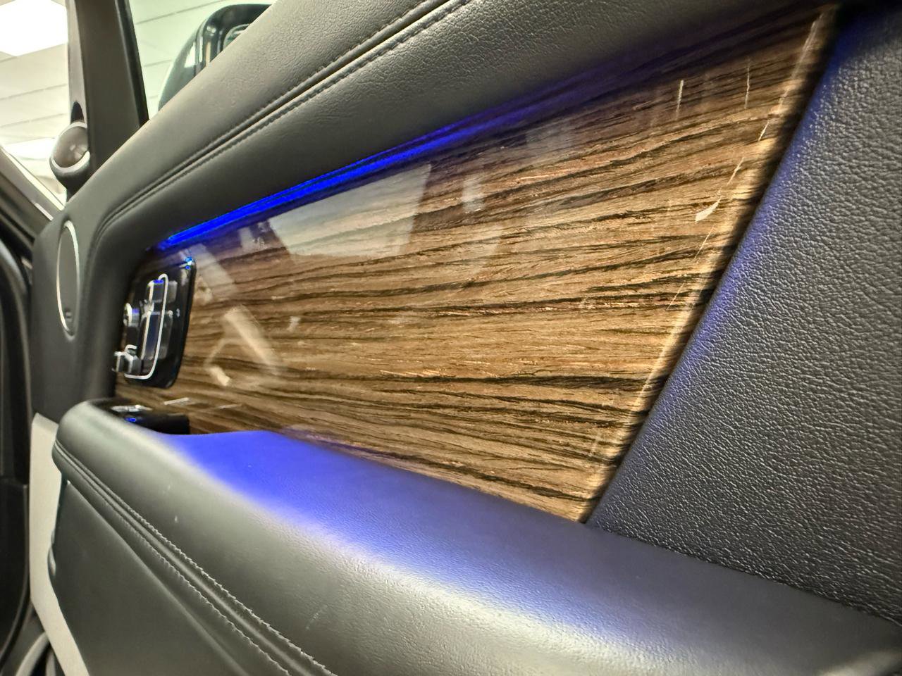 Used 2018 Land Rover Range Rover HSE image 23