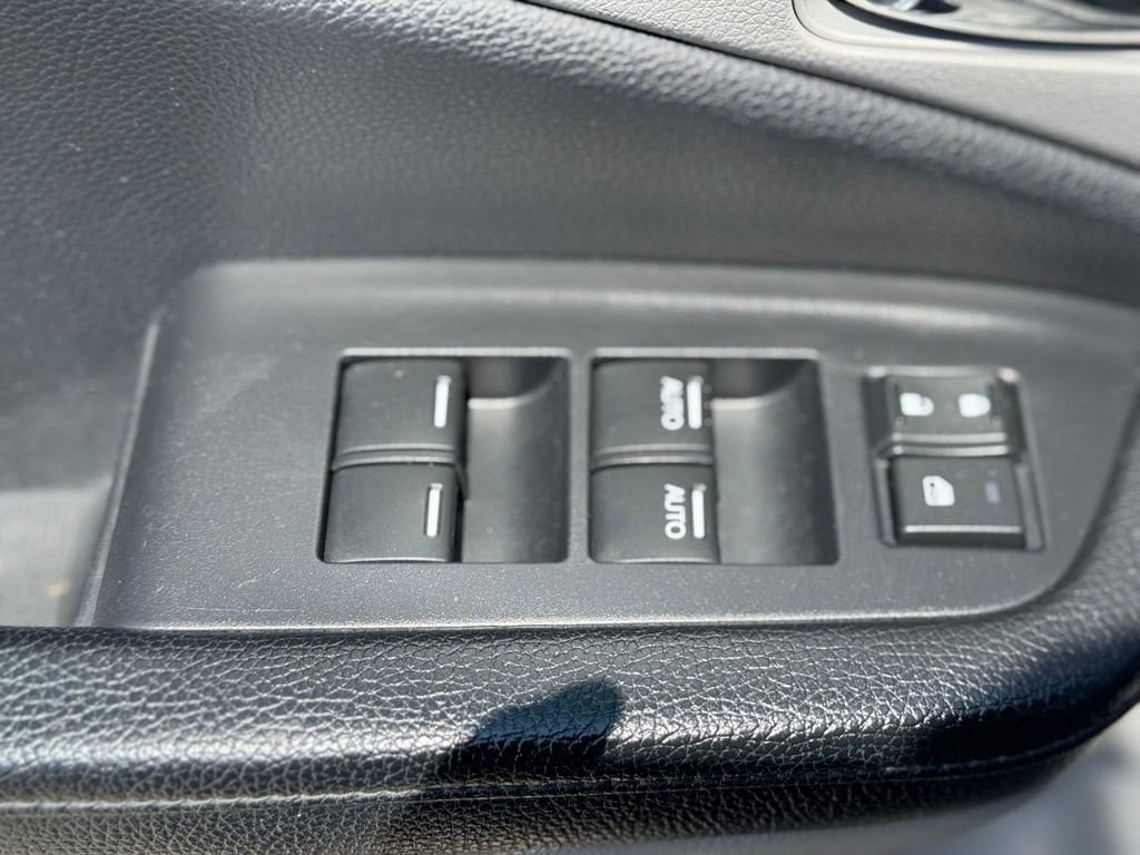 Used 2018 Honda Pilot Touring image 23