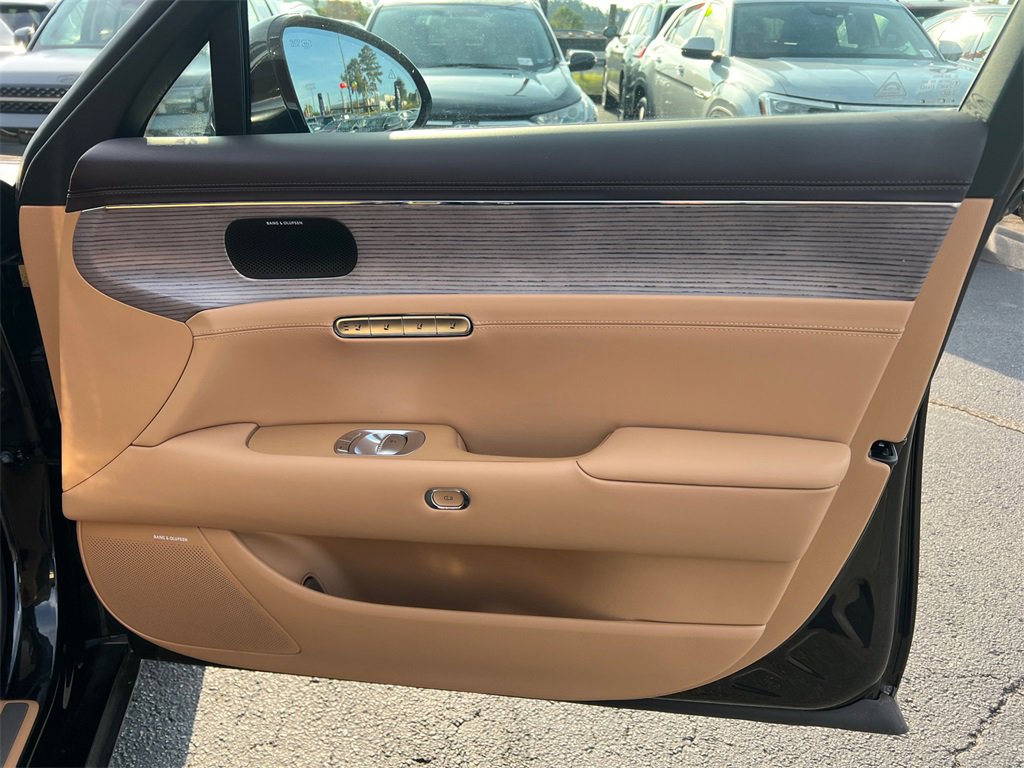Used 2025 Genesis G90 3.5T image 14