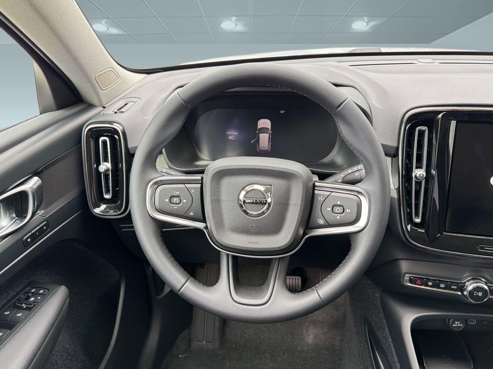 New 2026 Volvo XC40 B4 Core w/ Climate Package FWD image 24