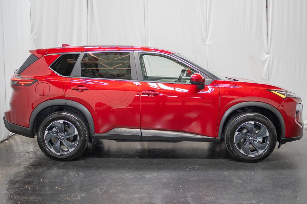 Used 2025 Nissan Rogue SV AWD/4WD image 4
