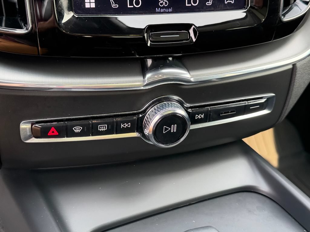 Certified 2023 Volvo XC60 T8 Core AWD/4WD image 32