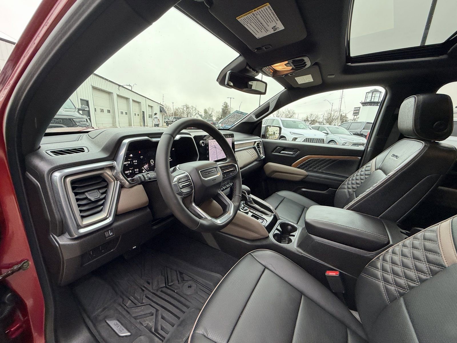 Used 2025 GMC Canyon Denali image 11